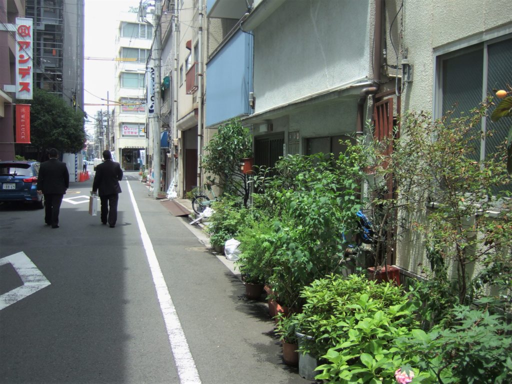 かつての浅草三間町の路地の画像。